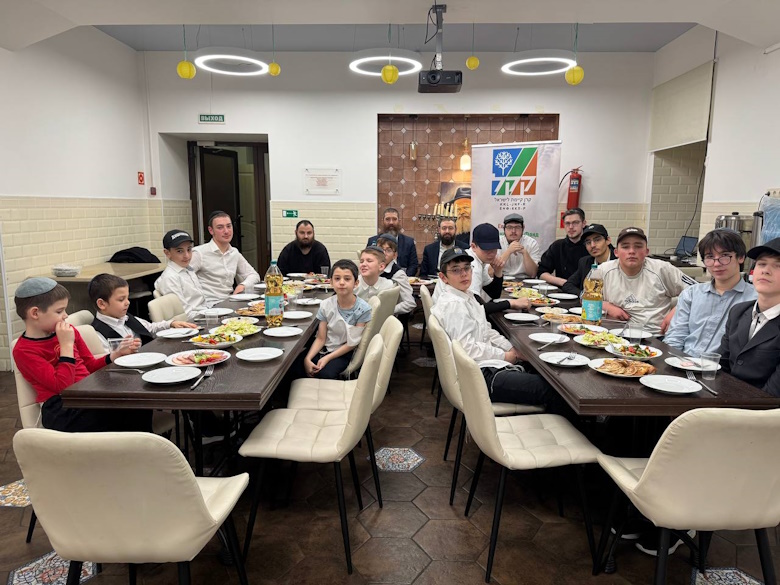 Ханукальные трапезы для ребят: было вкусно и радостно