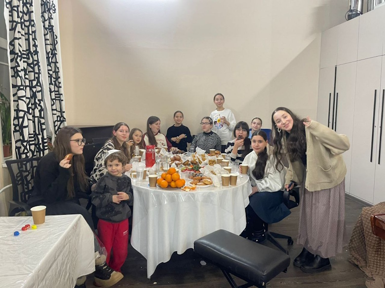 Ханукальные трапезы для ребят: было вкусно и радостно